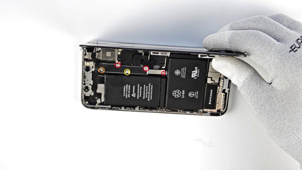 Otvaranje uređaja i odspajanje konektora baterije