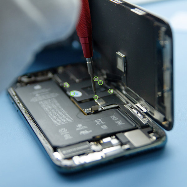 Uklanjanje poklopca matične ploče