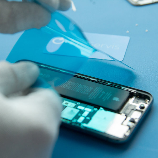 Zalijepite novo ljepilo oko rubova iPhonea