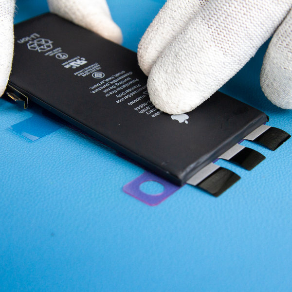 Zalijepite novu ljepljivu traku na novu bateriju