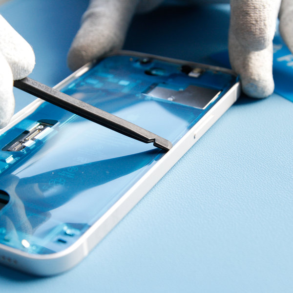 Zalijepite novo ljepilo oko rubova iPhonea