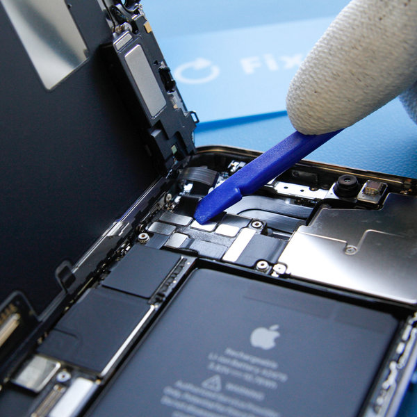 Odvojite konektor prednjeg senzora