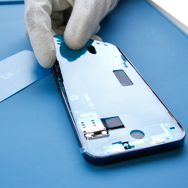 Zalijepite novo ljepilo oko rubova iPhonea