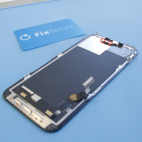 Uklonite poklopac sa sklopa zvučnik/senzor