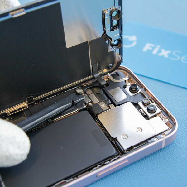 Odvojite konektor prednjeg senzora