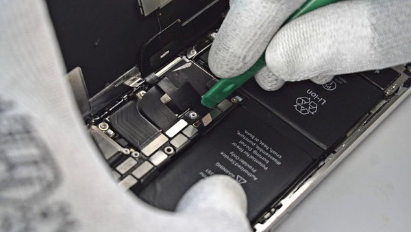 Odspajanje modula konektora prednjeg senzora