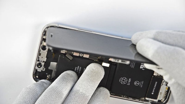 Odvajanje sklopa zaslona od rijetkog poklopca