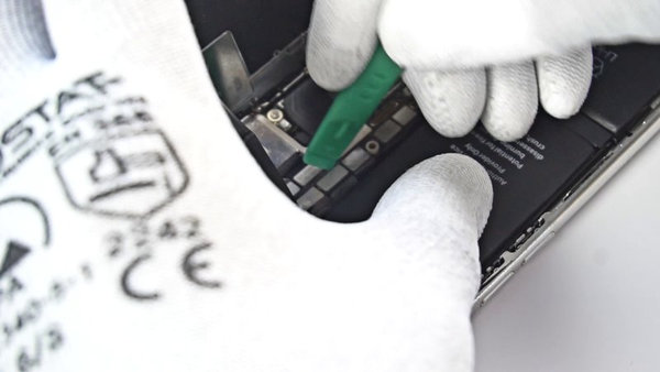 Odspajanje konektora zaslona osjetljivog na dodir