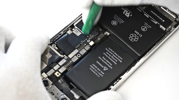 Uklanjanje baterije 1