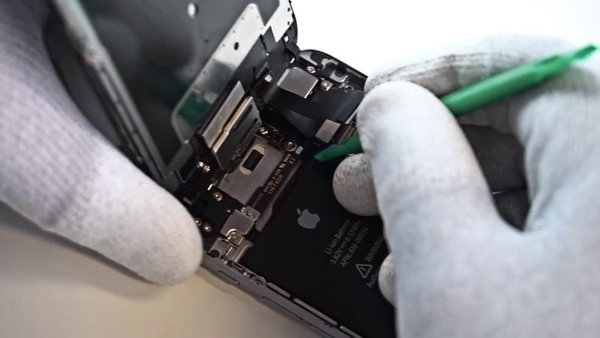 Odspajanje konektora zaslona osjetljivog na dodir