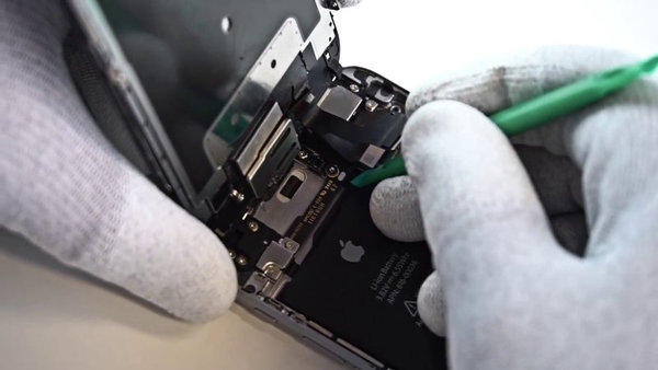 Odspajanje konektora zaslona osjetljivog na dodir