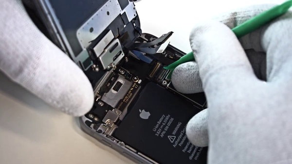 Odspajanje LCD kabela