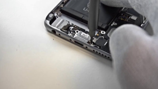 Uklanjanje sklopa zvučnika iz telefona