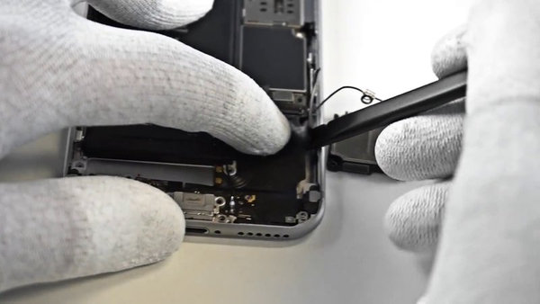 Uklanjanje sklopa munje s telefona